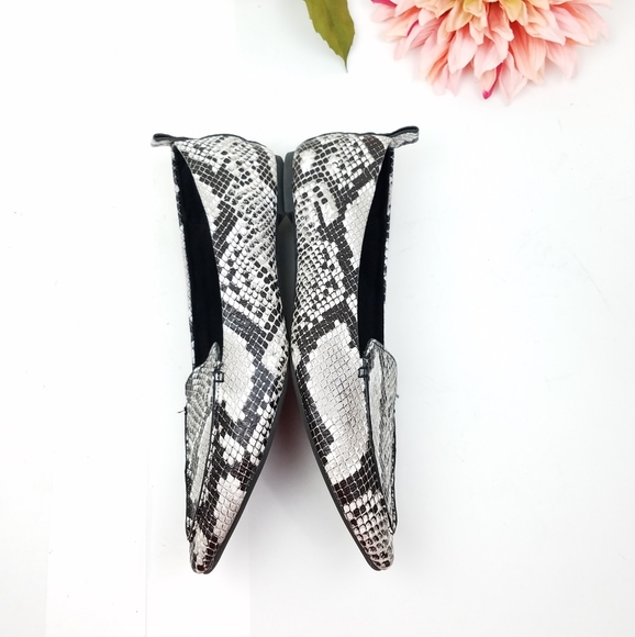 Lulu's Emmy Natural Snake Pointed Loafers
Sz 9 - Picture 6 of 8
